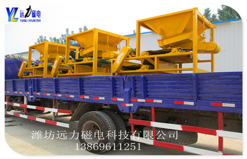 2.干式高磁场磁选机的磁力线 干磁磁选机磁力线几乎全部四种铁素体,磁场等级无变化,铁矿石滚动效果差,进一步导致磁选机运行矿山.逃跑的不仅是资源,而且是硬赚钱的投资者.我厂生产的专利干式磁选机全部采用当今磁性能最好的NdFeB作为磁源. 2.1NdFeB具有高磁场,最高单磁场可达到5000高斯磁场,是一种磁铁可以设计达到磁强度,不需要多叠层.高磁场保证了第一次高回收率,强大稳定的磁源,使铁矿石在干法回收过程中的回收率超过95%; 2.2磁稳定性,在恶劣的工作环境下保持磁力的长期稳定性,在室温10年内磁退磁不超过5%. 2.3开放运动复合磁性系统的磁性系统,多层分选,增加分选过程中的磁性反演强度和速度,逐步降低既能保证高铁回收率又能增加铁矿石的品位.而且不粘管,不包裹,具有产量高,分选效果好的静电.回收不仅是资源,而且是投资者的利润.