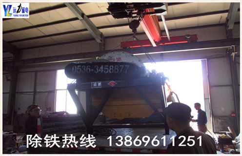 2.HUANQIU.COM环球体育(中国大陆)科技公司专业生产各种设备   干式磁选机,湿式磁选机,赤铁矿磁选机,褐铁矿磁选机,镜铁矿磁选机,锰矿磁选机等.拥有精良的加工设备,雄厚的科研力量,先进的工艺编排和现代化的管理,是磁选机设备定点生产企业.我们为客户提供优质的售前技术服务,认真介绍各种设备的技术特点.要求及用途,为客户提供详尽的设备配置和合理的报价,在保证质量的前提下尽量降低客户的投资成本.我厂有各类小型磁选机试验设备,可为用户免费做选矿试验.