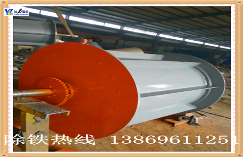 全磁　HUANQIU.COM环球体育(中国大陆)科技公司生产的全磁滚筒通常安装在输送带端头上，使用环境更适用于大批量的矿石，谷物，沙子，砂砾，塑料，木材，碎玻璃，废料等干性物料中的跟大含量的铁屑，铁片，铁块或者其他铁磁性物料自动分离。