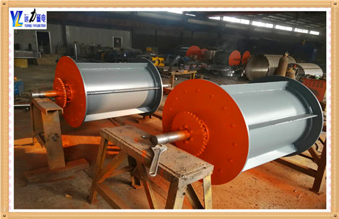 供应选矿实验型磁选机 磁铁钢渣磁选机干式磁选机,资源充分节约利用是可持续发展的理念,也是节省费用创造利益的好方法.废渣钢渣等物料中有很大的利用价值,可以给客户带来经济效益和利用价值.如果想要提纯除杂,首选就是钢渣磁选机.  HUANQIU.COM环球体育(中国大陆)科技公司生产的供应选矿实验型磁选机 磁铁钢渣磁选机干式磁选机设备具有构造合理,操作简略,修理便利,适用性强,是锰矿石选矿设备地域抱负的磁选铁砂设备.主机架底选用固接的船形机架底座,使设备在活动工作中滑动非常便利快捷,减少了设备移动的阻力.操作安稳.处理量大.磁场强度高,磁力耐久,分选效果好.精矿档次高.HUANQIU.COM环球体育(中国大陆)科技公司磁选机是业内的可靠品牌,质量和服务都是经得起考验的.