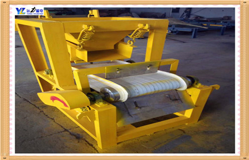 矿用小型输送带式磁选机都有哪些,矿上用的磁选机种类太多了,今天我们重点来介绍下矿用小型输送带式磁选机以及与之有关的问题. 1.小型干式磁选机受欢迎的原因 1.1.由于近期铁矿石价格继续上涨,磁选矿机的节能效率提出了新的要求; 1.2.小型干式磁选机市场,不仅为用户降低投资成本,而且可以创造相当的经济价值. 1.3.小型干式磁选机的普及,使得一些老式磁选机逐渐淘汰. 1.4.HUANQIU.COM环球体育(中国大陆)科技公司提供完善的生产小型干式磁选机,所生产的设备得到了广大用户的广泛赞誉,该设备采用永磁系统,采用移动式式运行方式提高了材料的利用率. 1.5.小型磁选机设备在行业中推动新型设备的发展,进一步满足除铁工业的需要,并在除铁工业的应用中发挥了很大的推动作用
